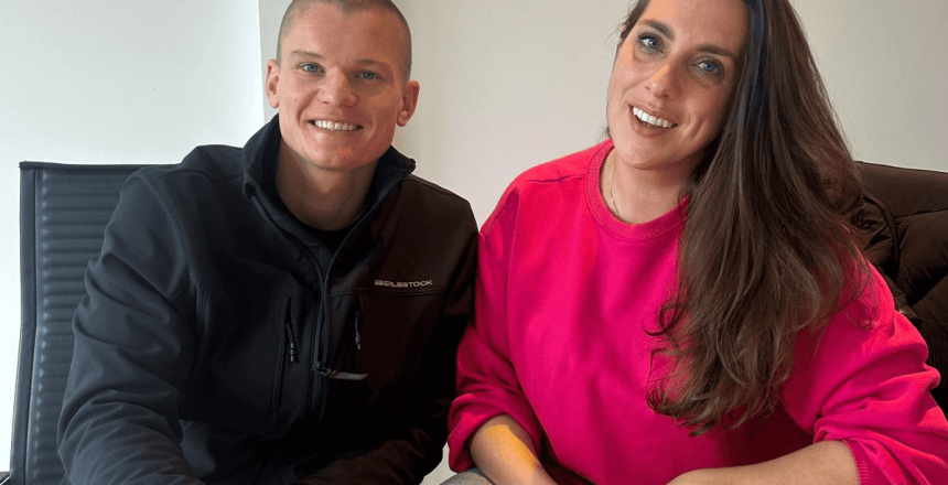 Foto-ondertekening-Dave-en-Jorieke